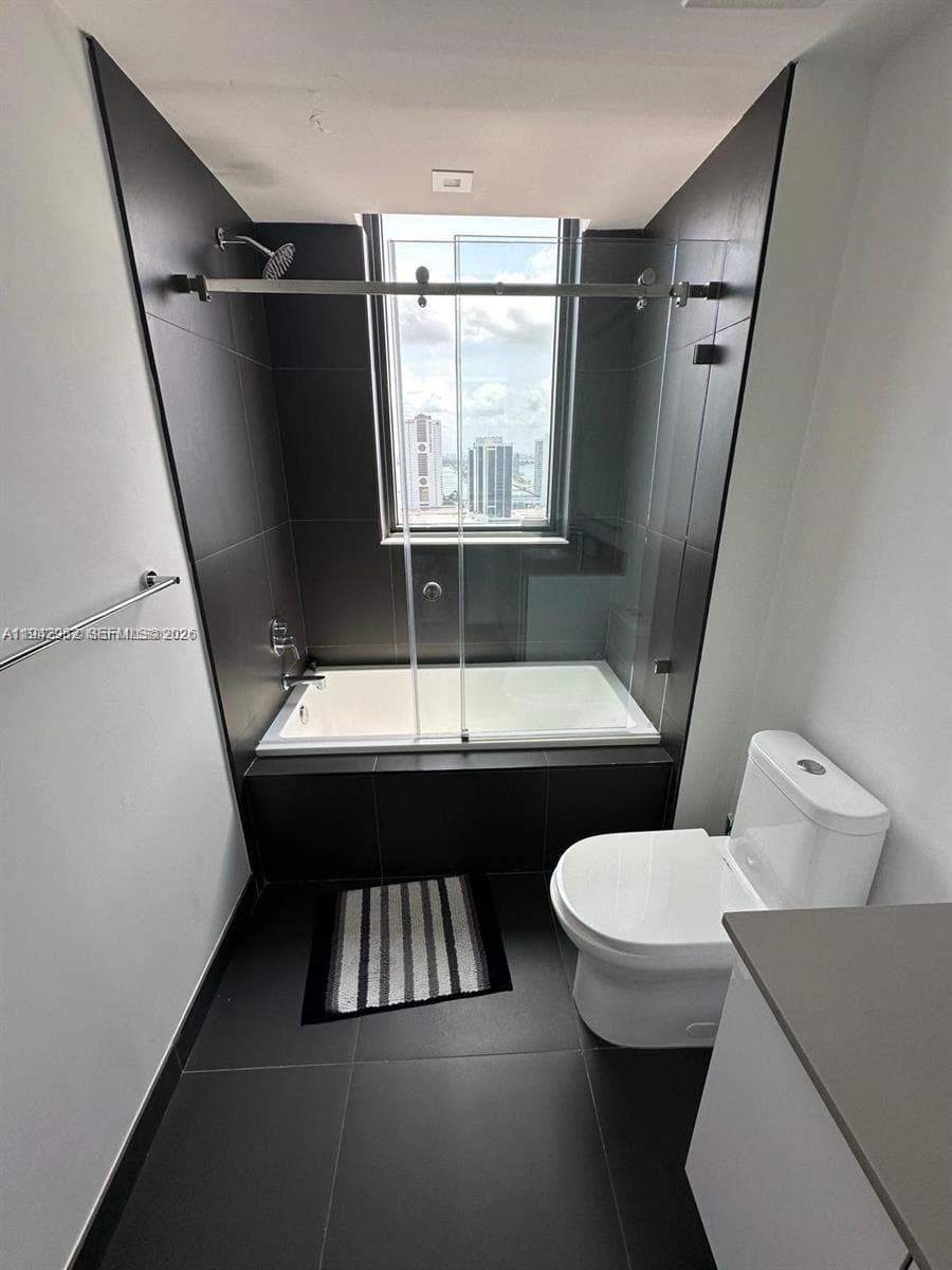 1600 NE 1st Ave # 1220, Miami FL 33132 — 12