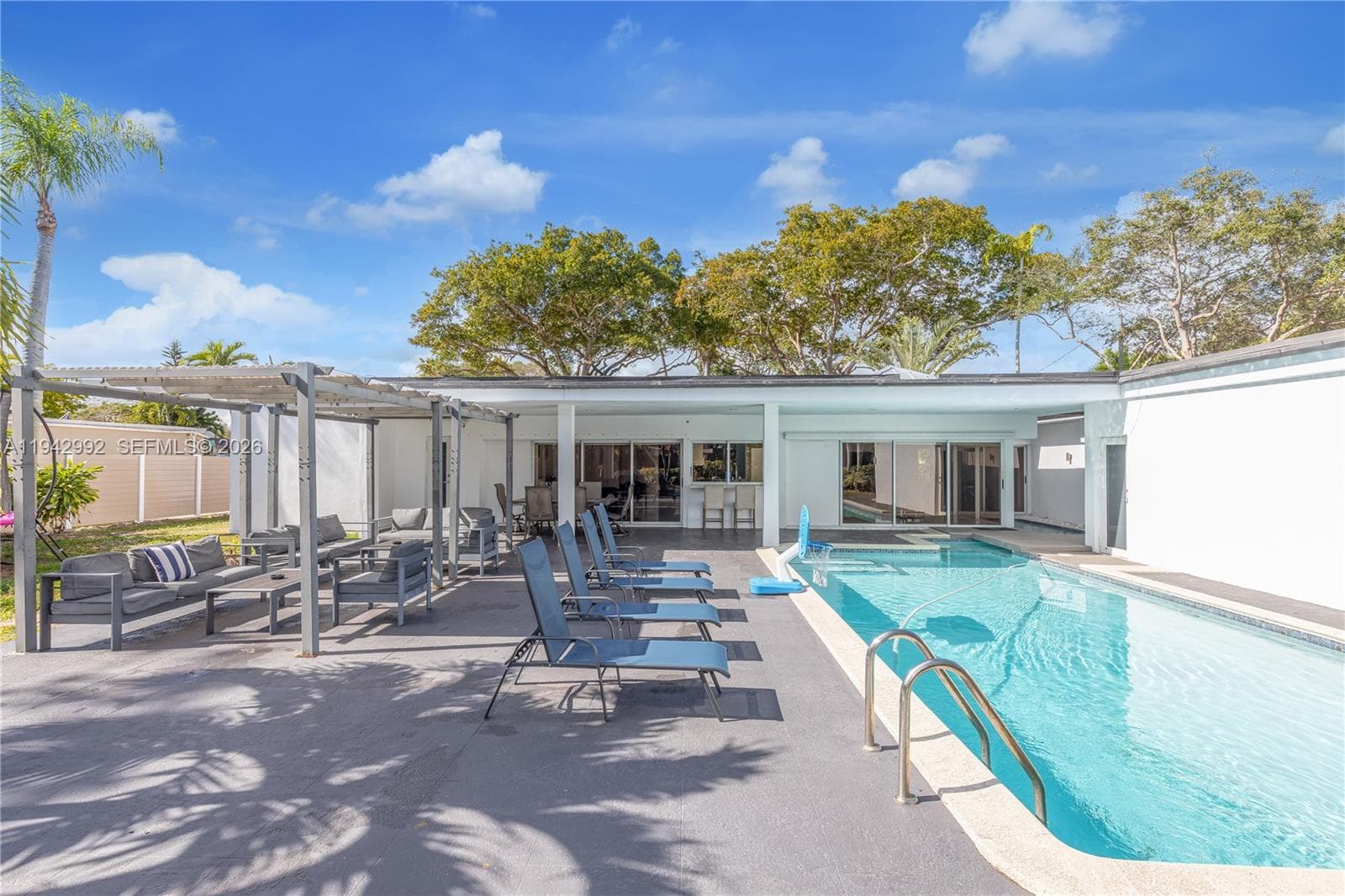 18555 SW 83rd Pl, Cutler Bay FL 33157 — 41