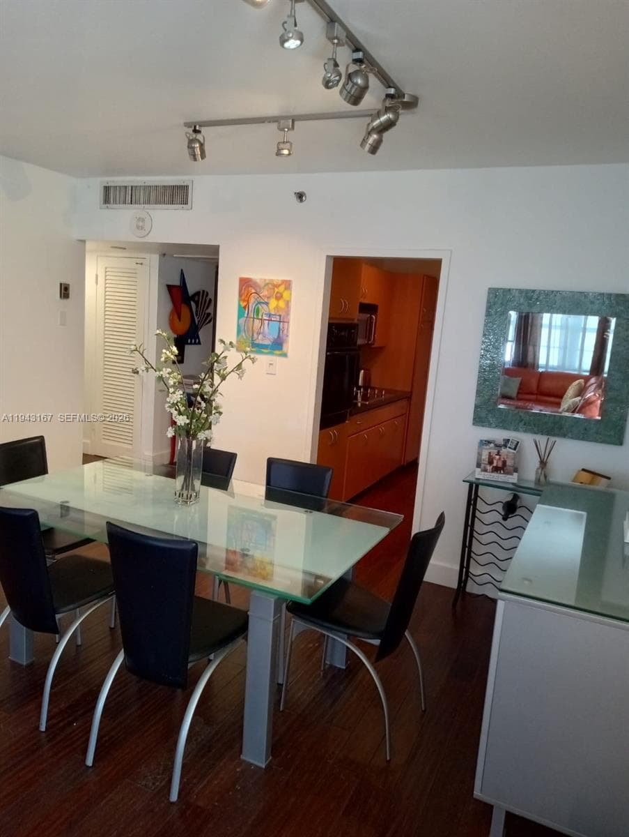 100 Lincoln Rd # 814, Miami Beach FL 33139 — 23