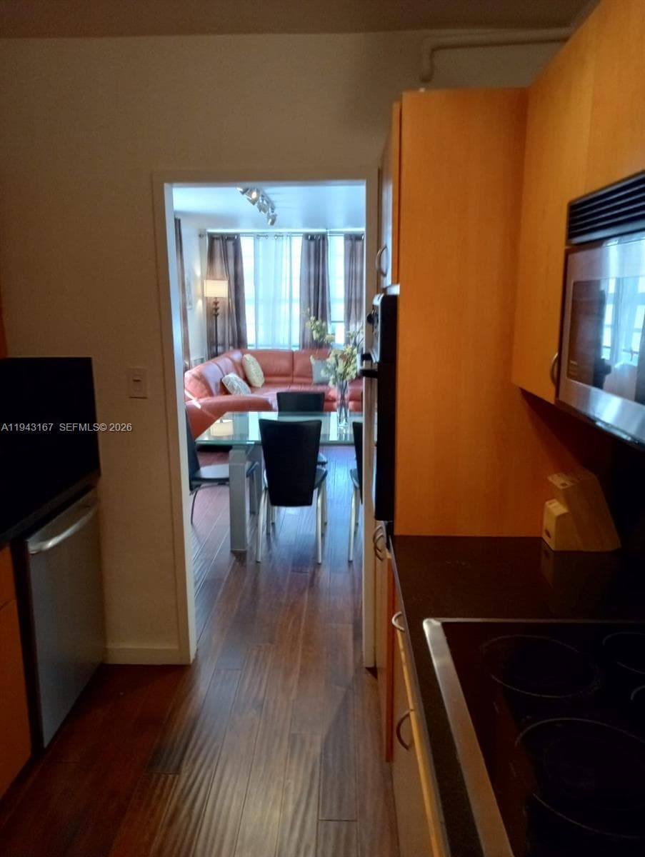 100 Lincoln Rd # 814, Miami Beach FL 33139 — 13
