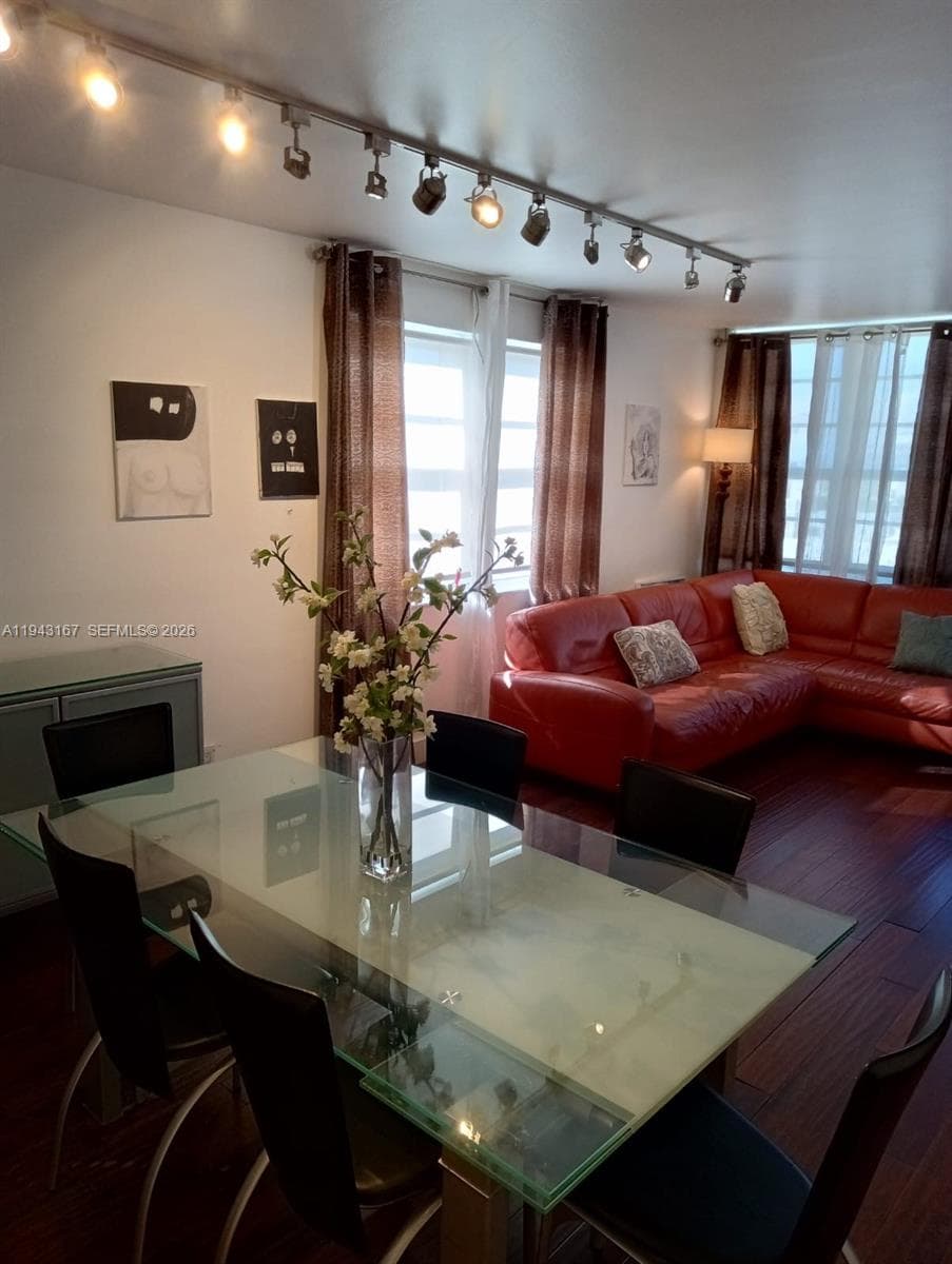 100 Lincoln Rd # 814, Miami Beach FL 33139 — 17