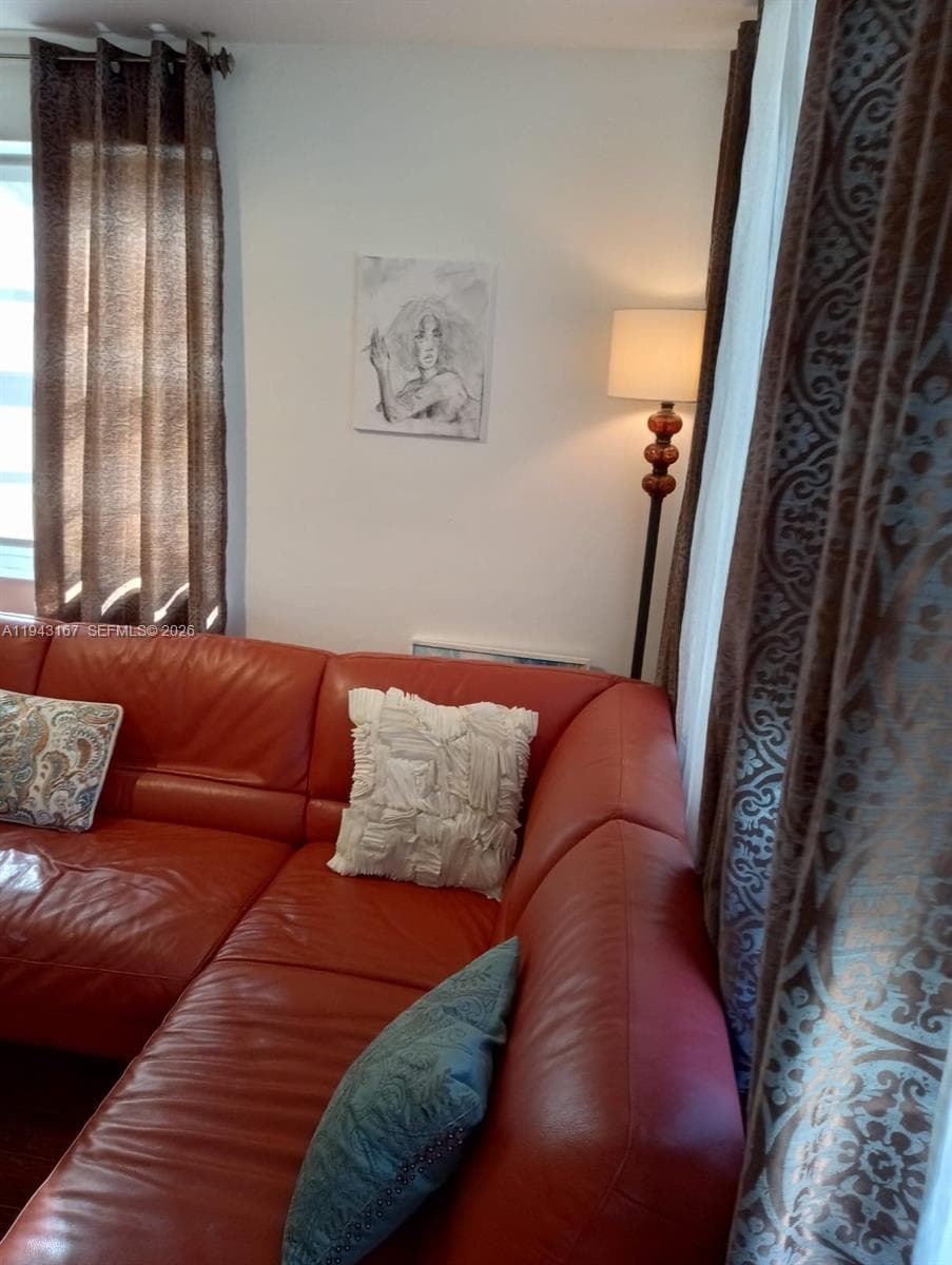 100 Lincoln Rd # 814, Miami Beach FL 33139 — 16