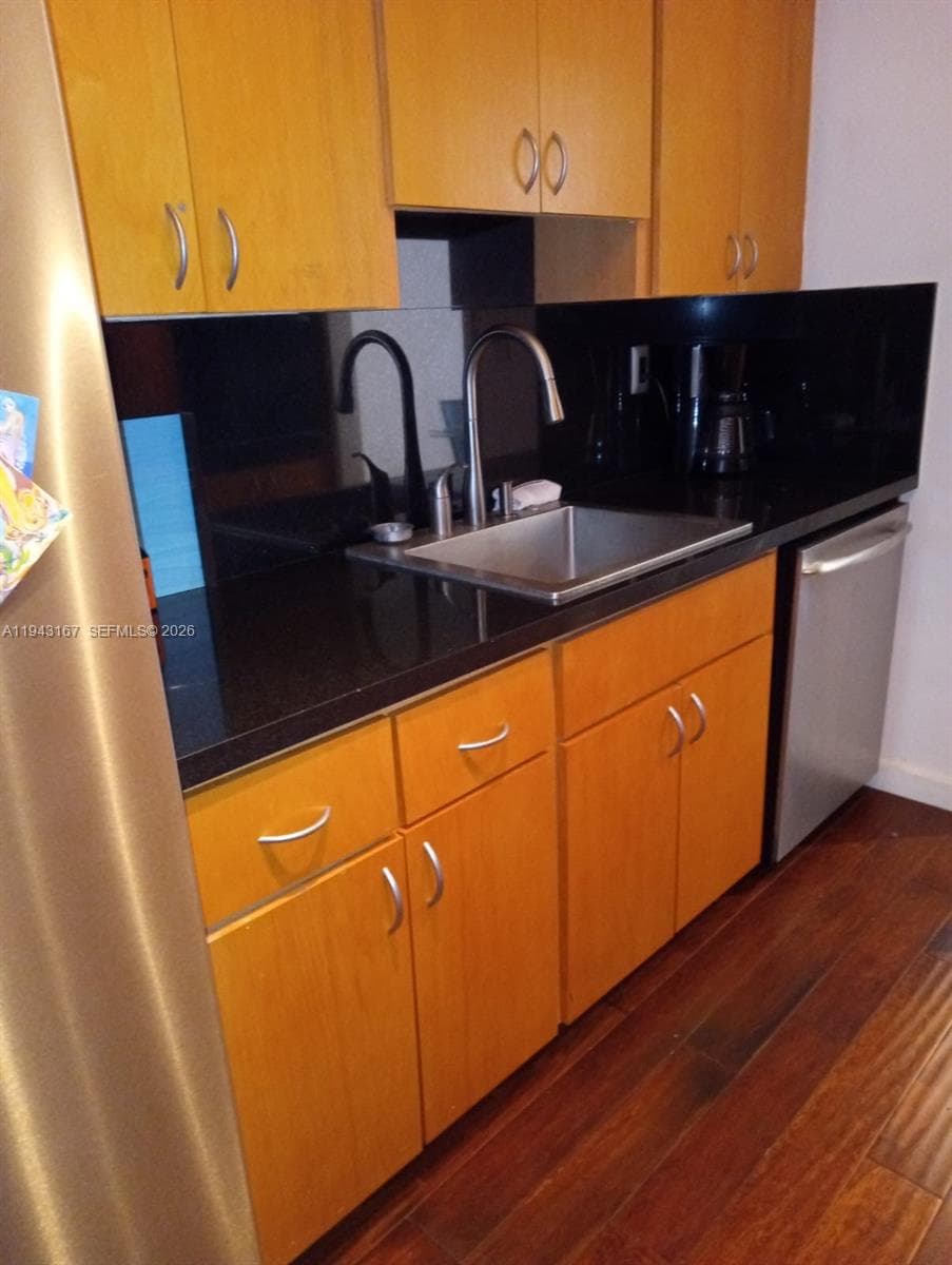 100 Lincoln Rd # 814, Miami Beach FL 33139 — 12