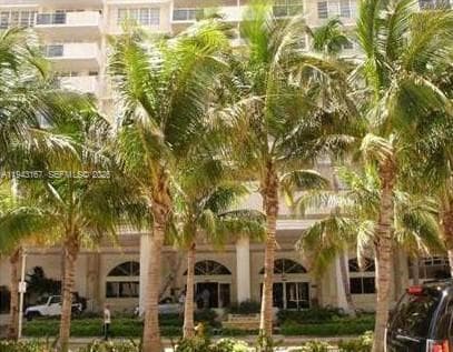 100 Lincoln Rd # 814, Miami Beach FL 33139 — 32