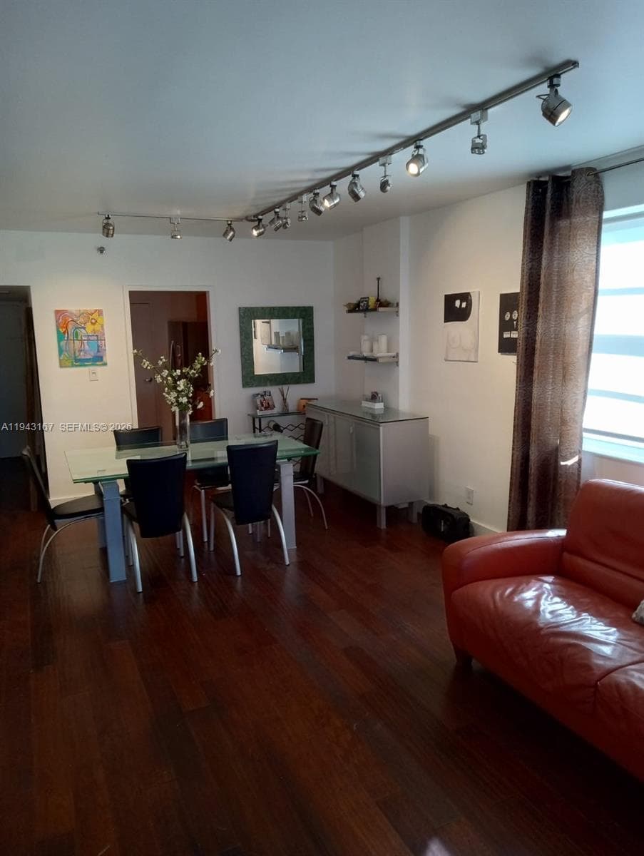 100 Lincoln Rd # 814, Miami Beach FL 33139 — 24