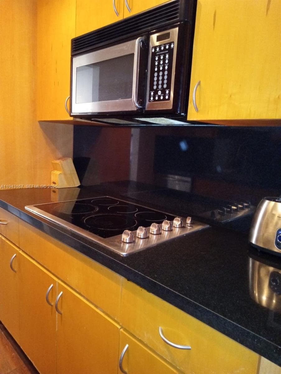 100 Lincoln Rd # 814, Miami Beach FL 33139 — 10
