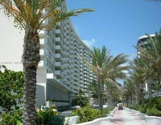 100 Lincoln Rd # 814, Miami Beach FL 33139 — 33
