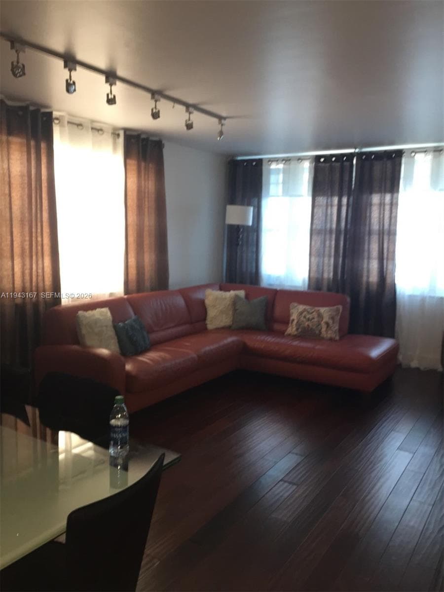 100 Lincoln Rd # 814, Miami Beach FL 33139 — 14