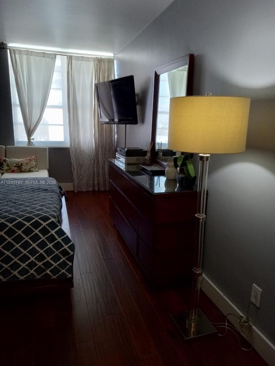 100 Lincoln Rd # 814, Miami Beach FL 33139 — 25
