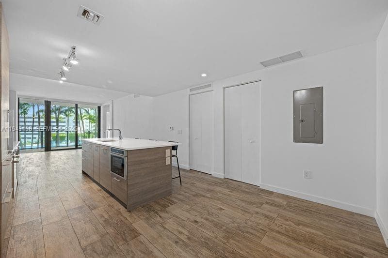 650 NE 32nd St # 602, Miami FL 33137 — 12