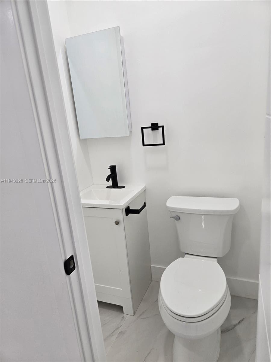 987 NE 145 # B, North Miami FL 33161 — 12