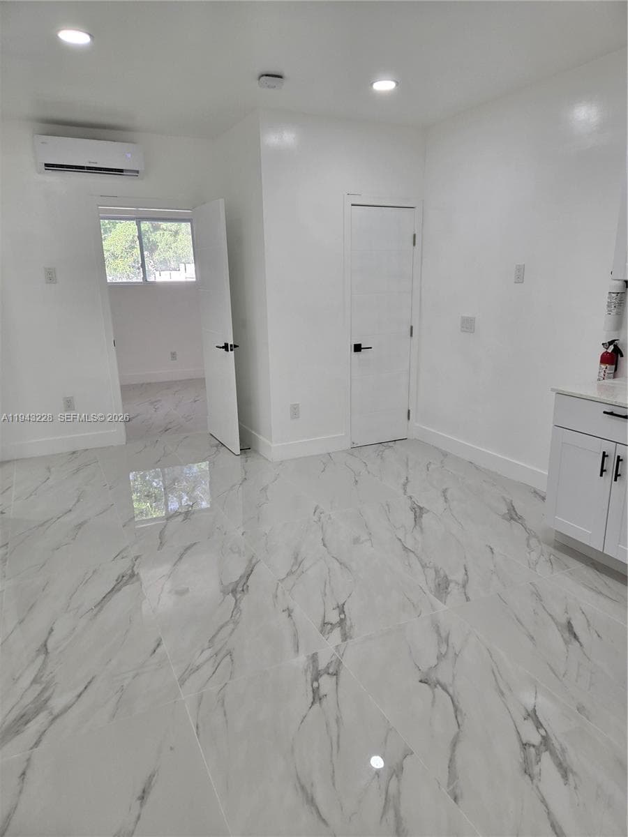 987 NE 145 # B, North Miami FL 33161 — 9