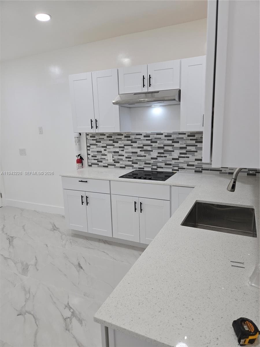 987 NE 145 # B, North Miami FL 33161 — 11