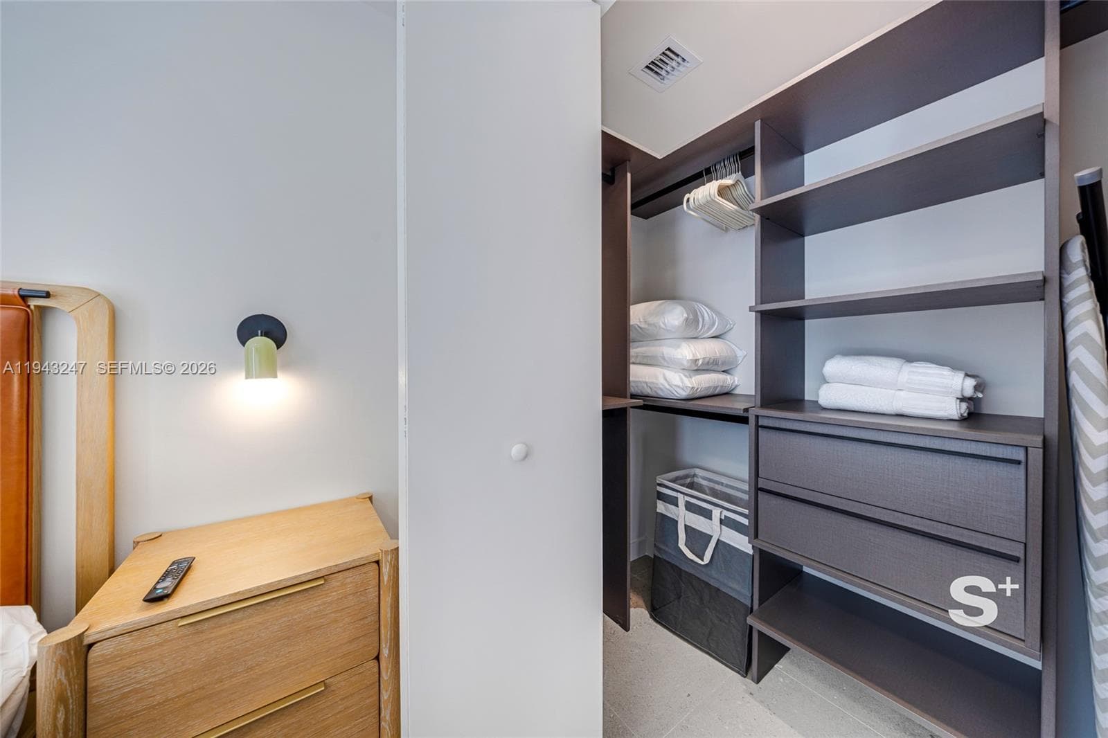 11 NE 6th St # 2903, Miami FL 33132 — 22