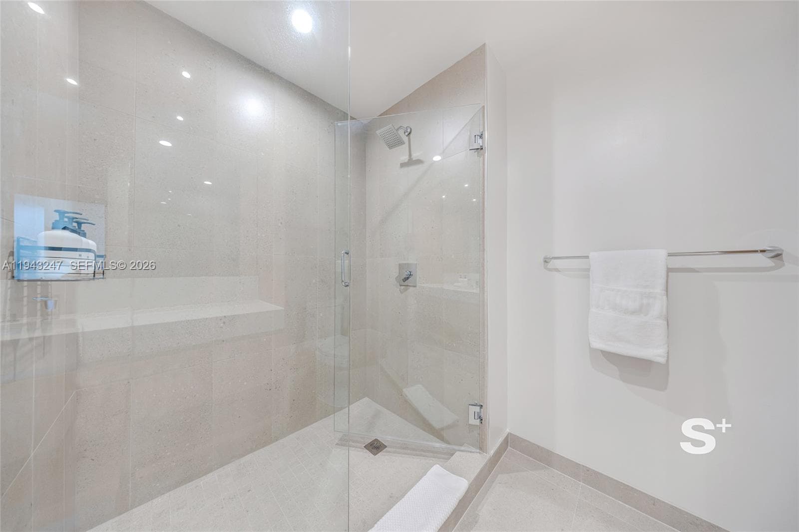 11 NE 6th St # 2903, Miami FL 33132 — 15