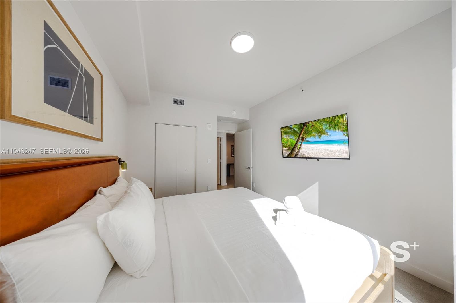 11 NE 6th St # 2903, Miami FL 33132 — 21