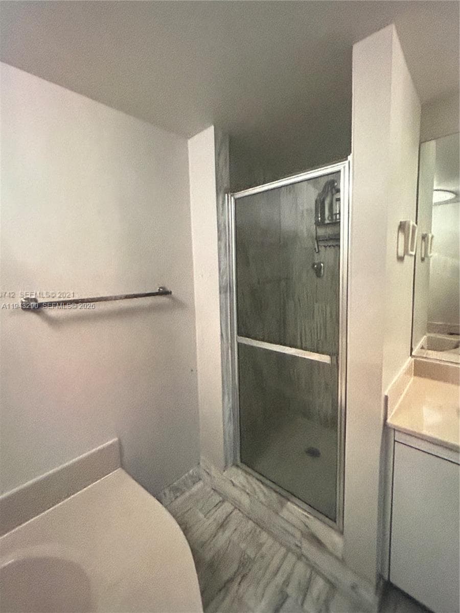 2000 Towerside Ter # 1005, Miami FL 33138 — 17