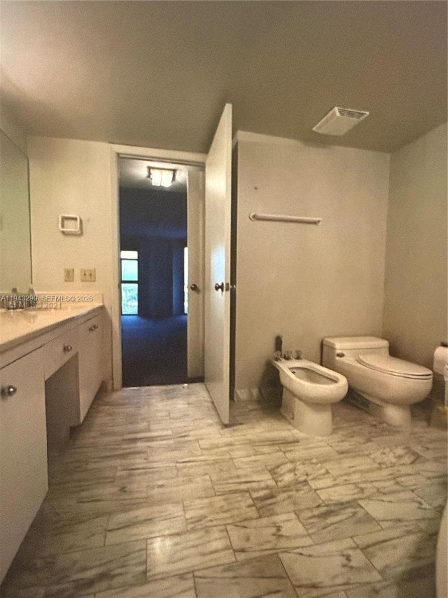 2000 Towerside Ter # 1005, Miami FL 33138 — 12
