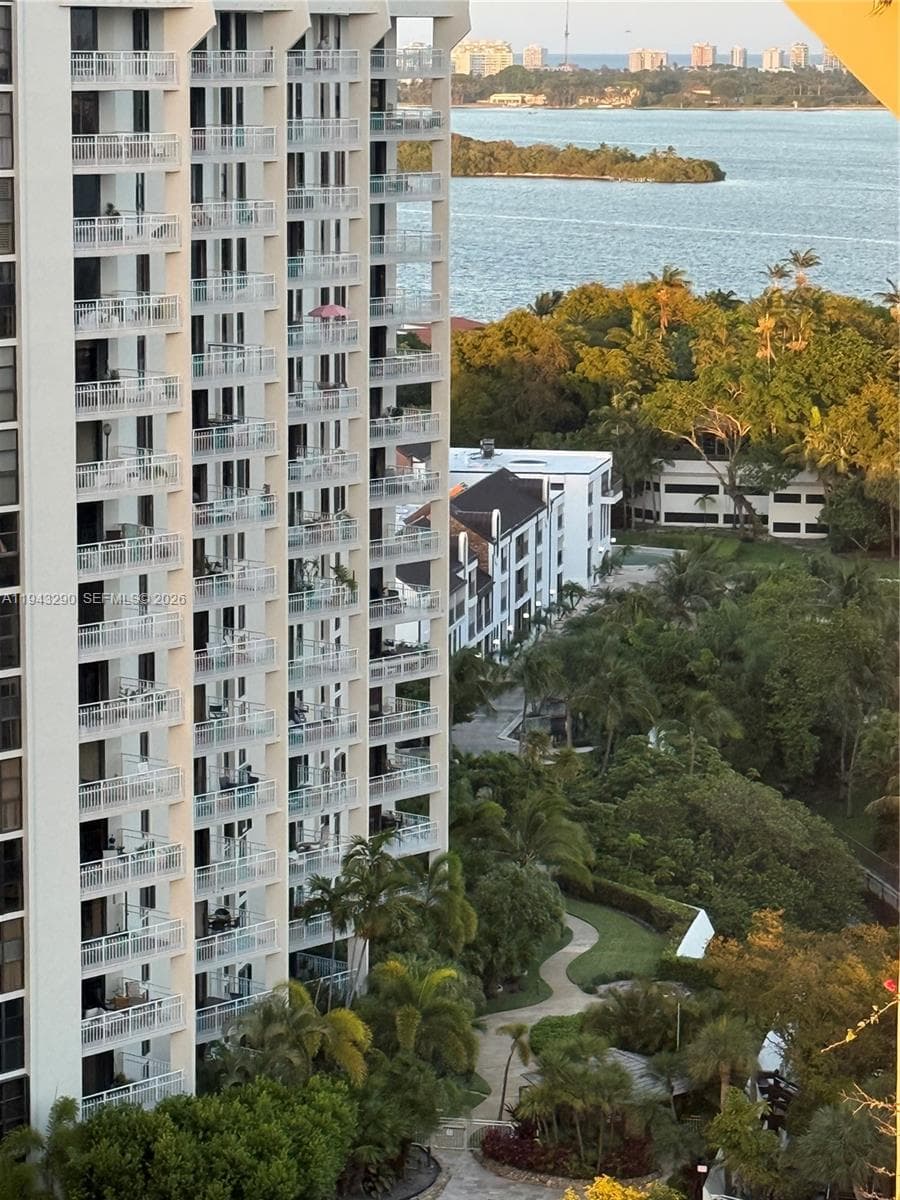 2000 Towerside Ter # 1005, Miami FL 33138 — 3