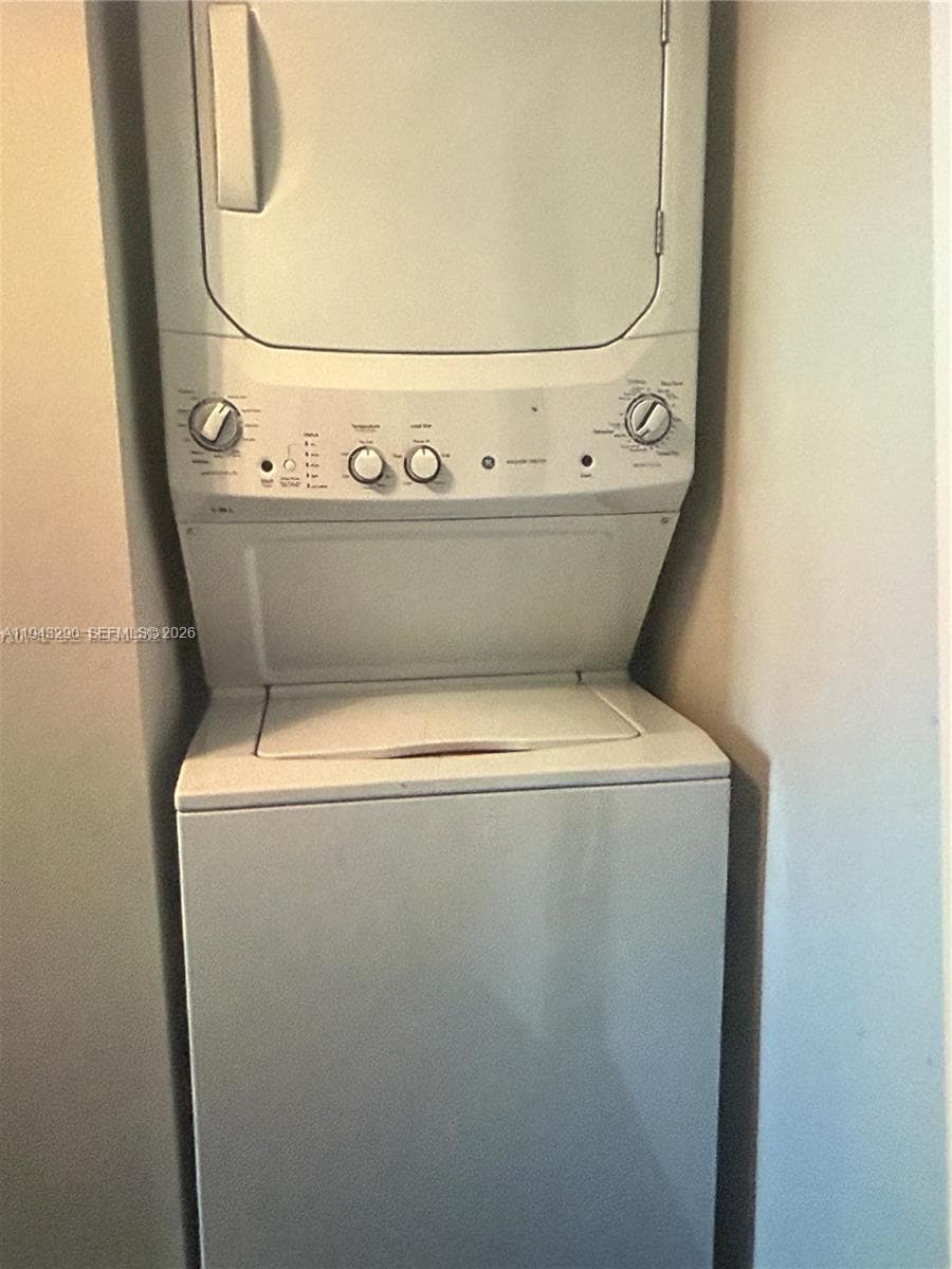 2000 Towerside Ter # 1005, Miami FL 33138 — 11