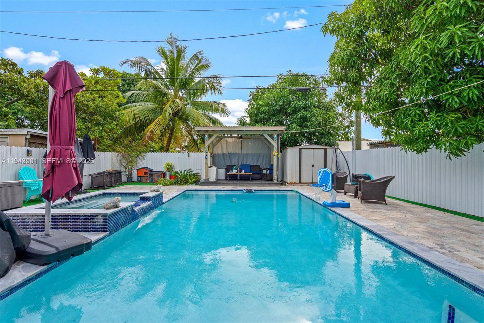 864 E 29th St, Hialeah FL 33013 — 9