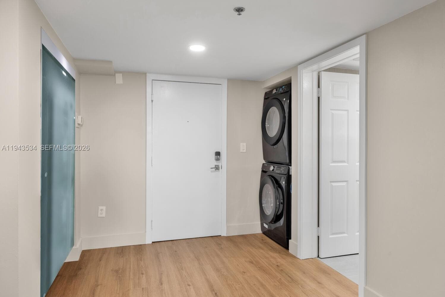 5445 Collins Ave # M12, Miami Beach FL 33140 — 6