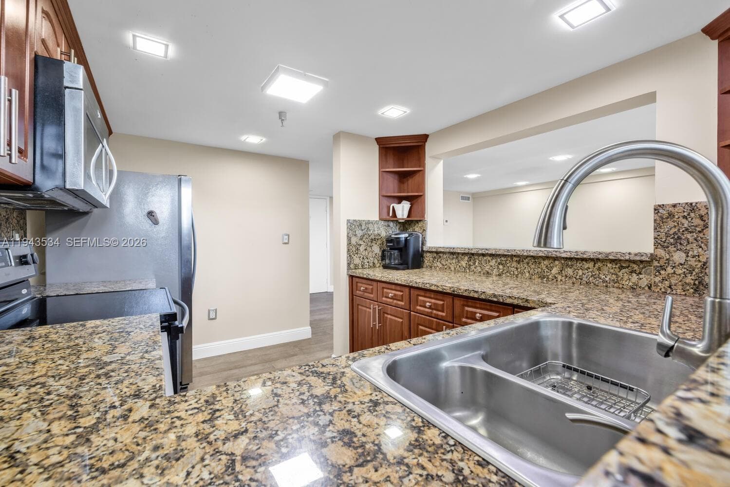 5445 Collins Ave # M12, Miami Beach FL 33140 — 43