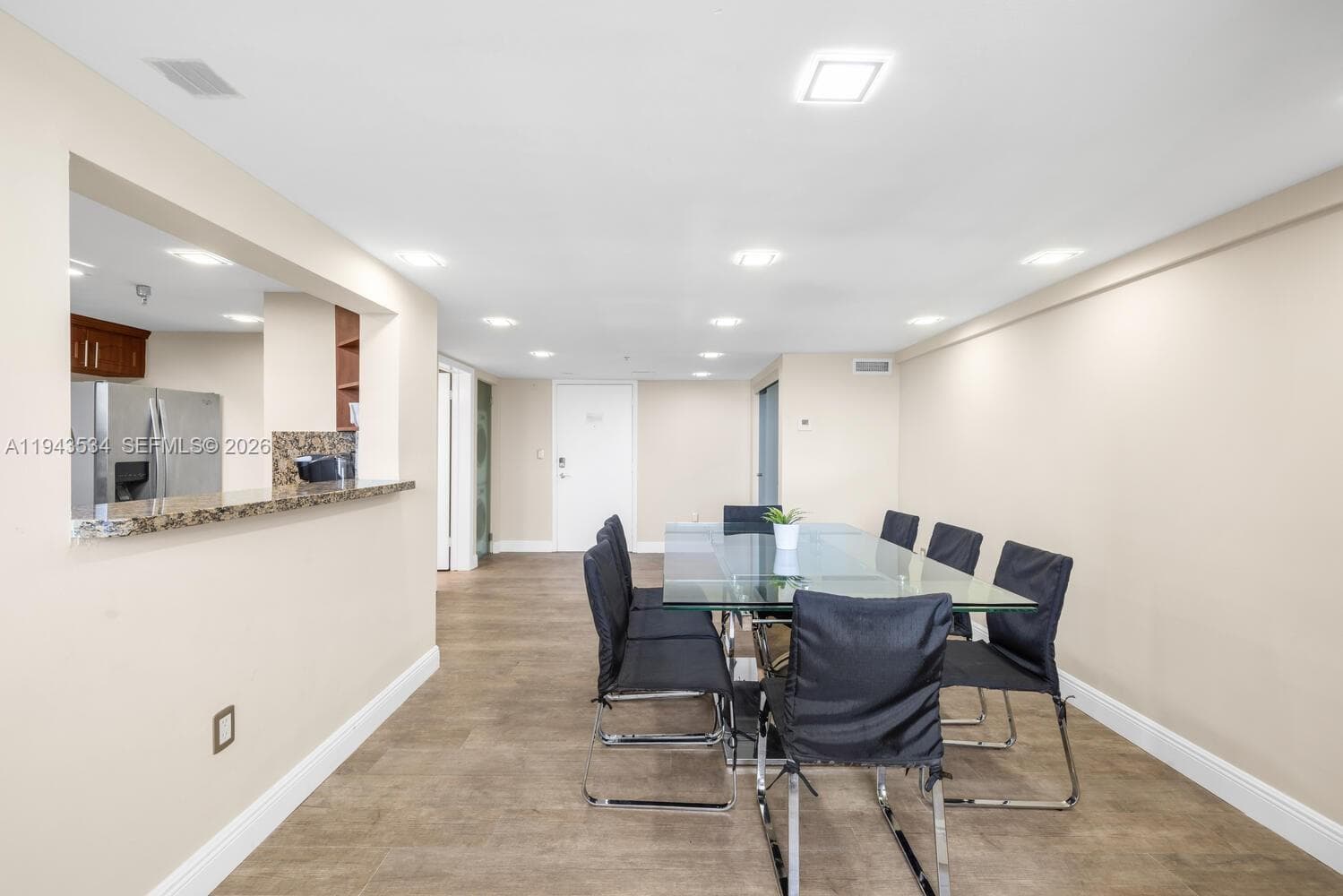 5445 Collins Ave # M12, Miami Beach FL 33140 — 22