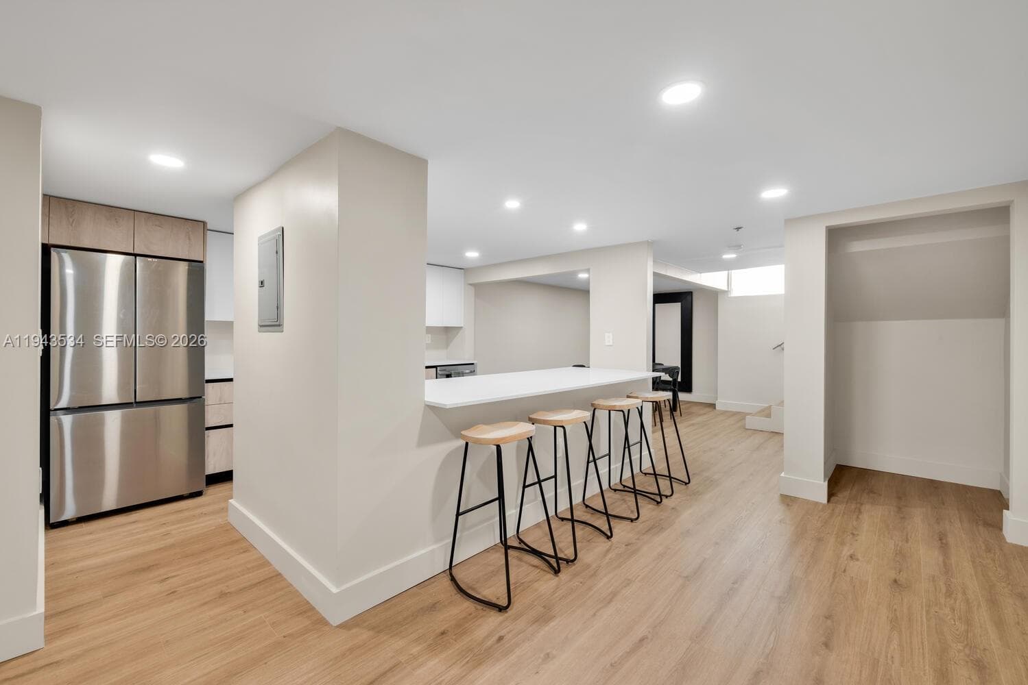 5445 Collins Ave # M12, Miami Beach FL 33140 — 7