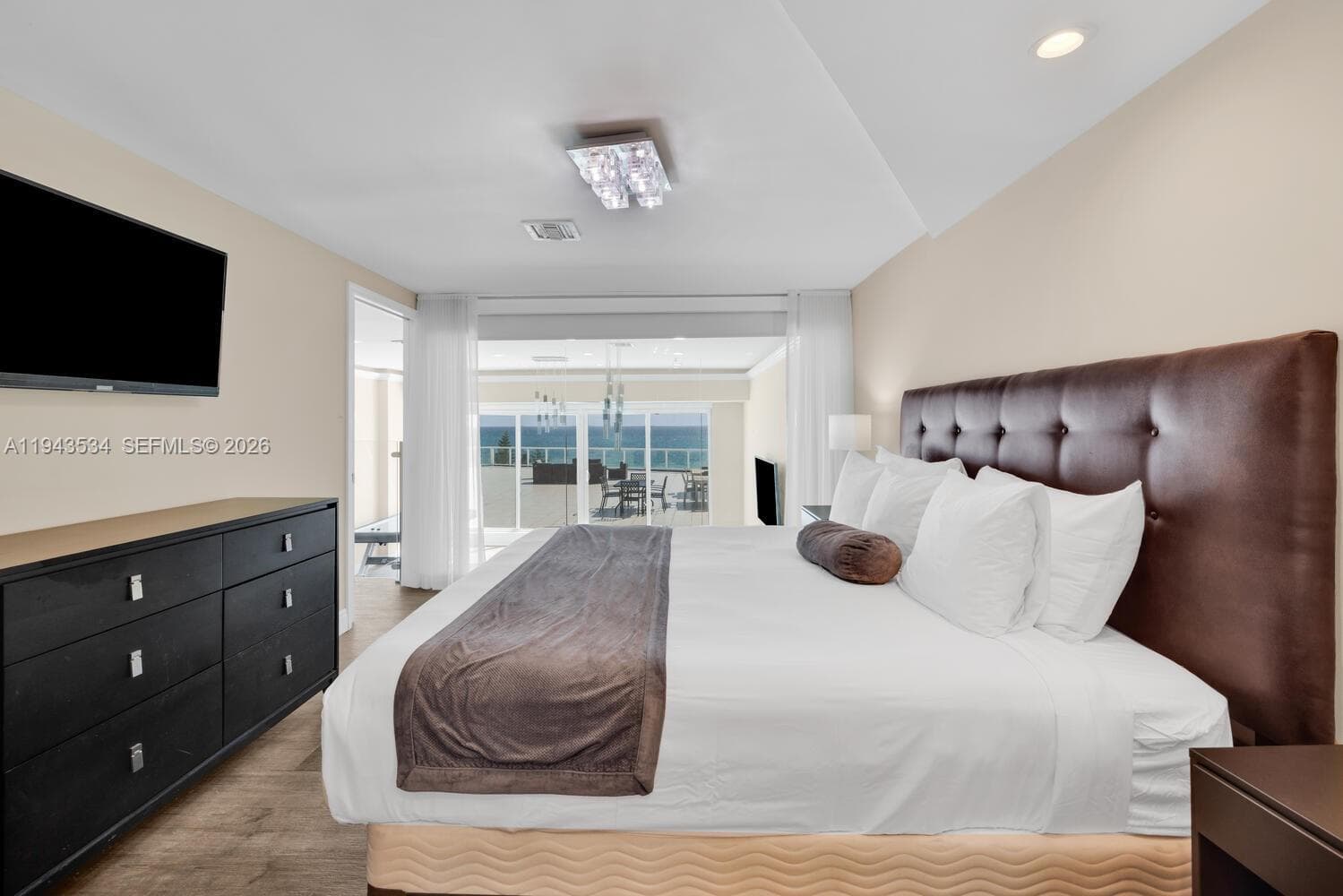 5445 Collins Ave # M12, Miami Beach FL 33140 — 36