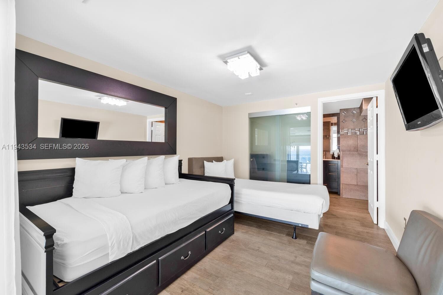 5445 Collins Ave # M12, Miami Beach FL 33140 — 30