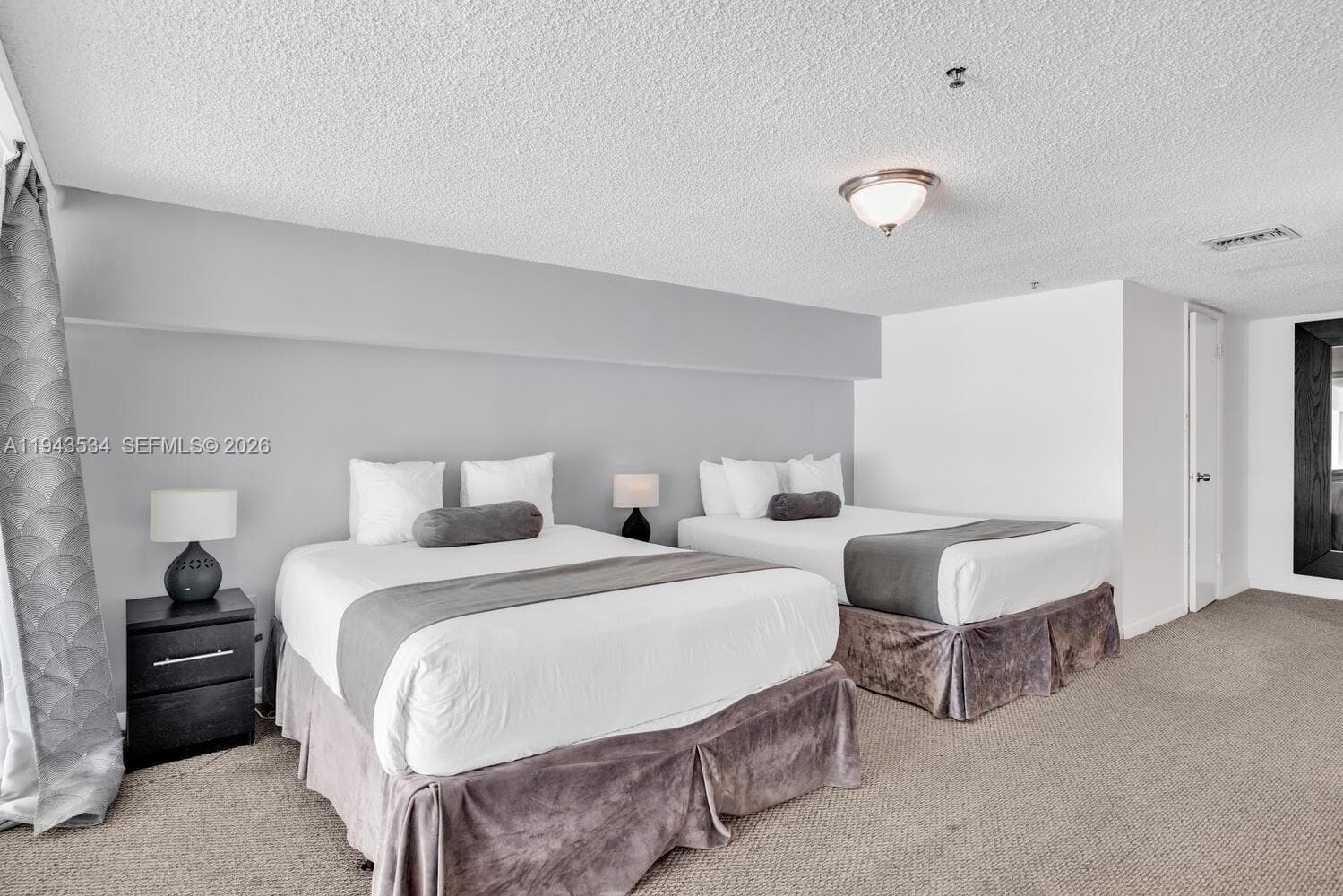 5445 Collins Ave # M12, Miami Beach FL 33140 — 61
