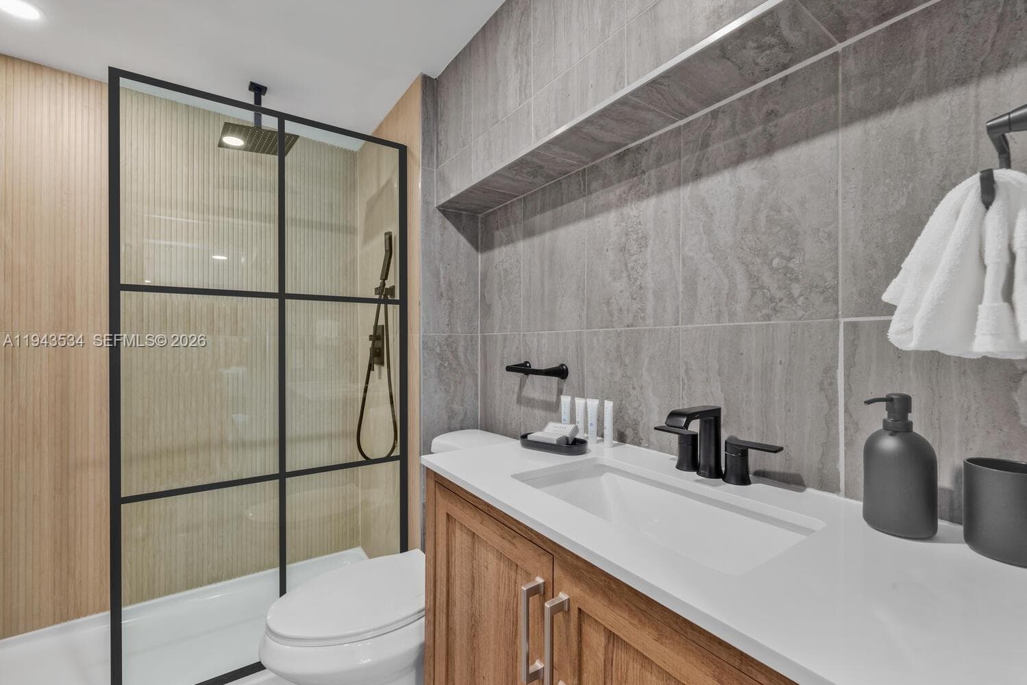 5445 Collins Ave # M12, Miami Beach FL 33140 — 18
