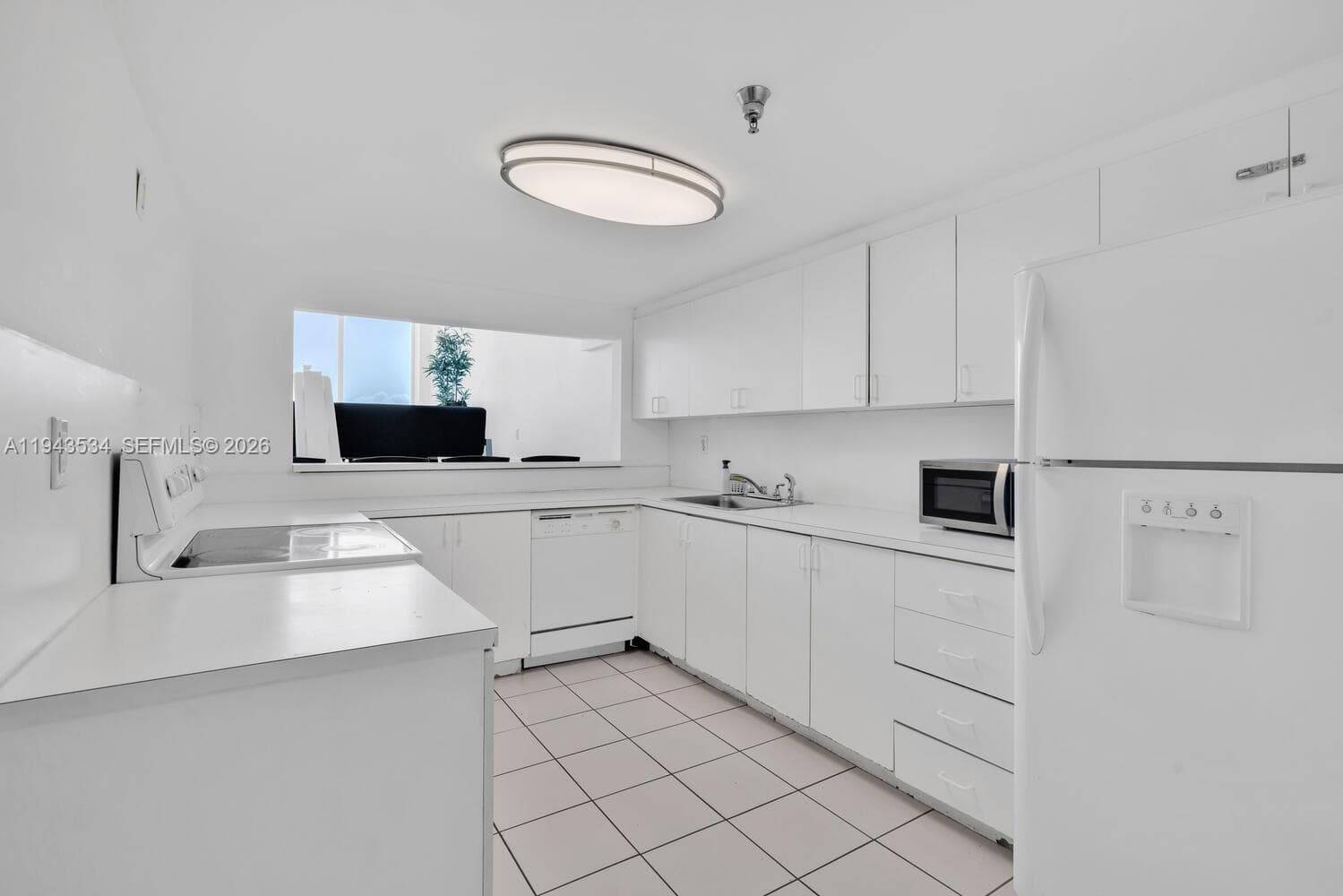 5445 Collins Ave # M12, Miami Beach FL 33140 — 55