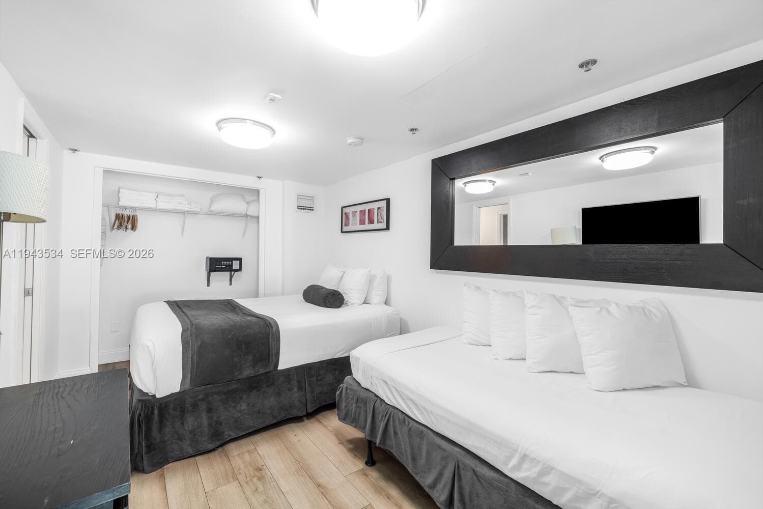 5445 Collins Ave # M12, Miami Beach FL 33140 — 50