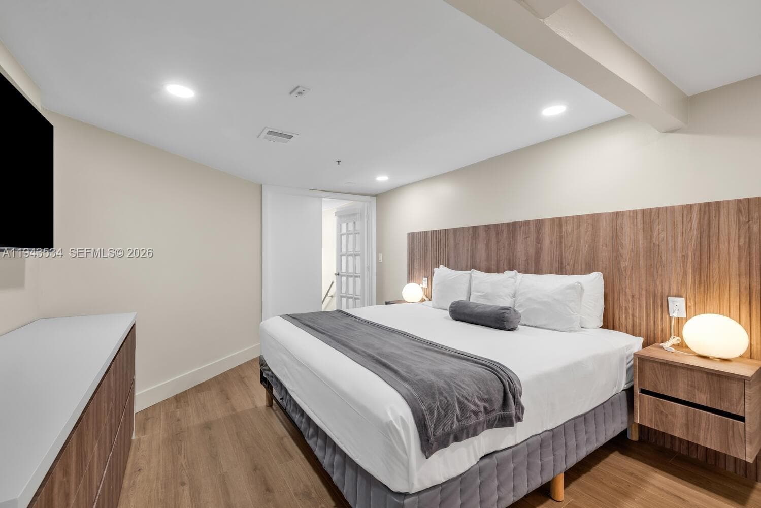 5445 Collins Ave # M12, Miami Beach FL 33140 — 15