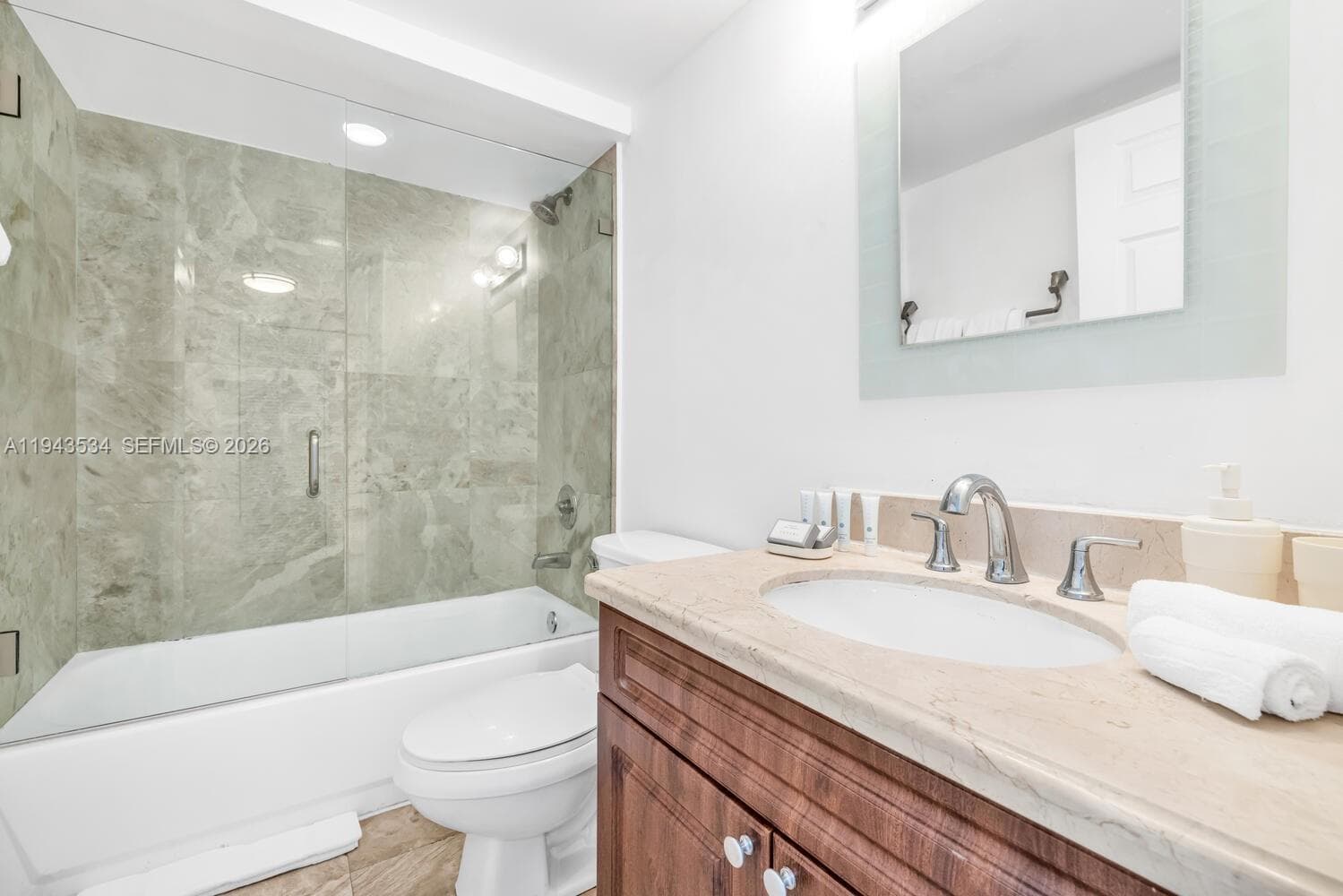 5445 Collins Ave # M12, Miami Beach FL 33140 — 40