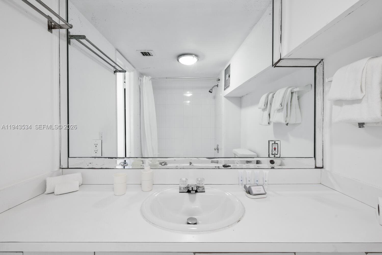 5445 Collins Ave # M12, Miami Beach FL 33140 — 64