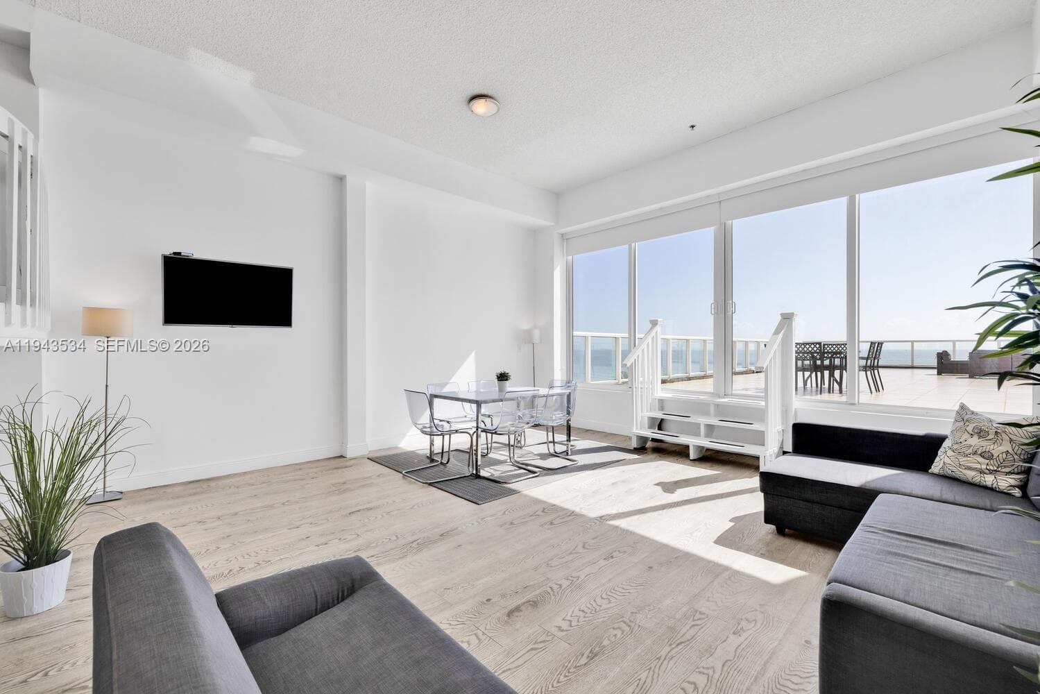 5445 Collins Ave # M12, Miami Beach FL 33140 — 60