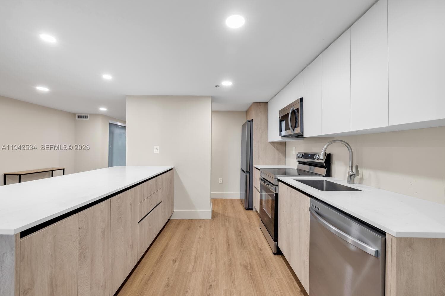 5445 Collins Ave # M12, Miami Beach FL 33140 — 8