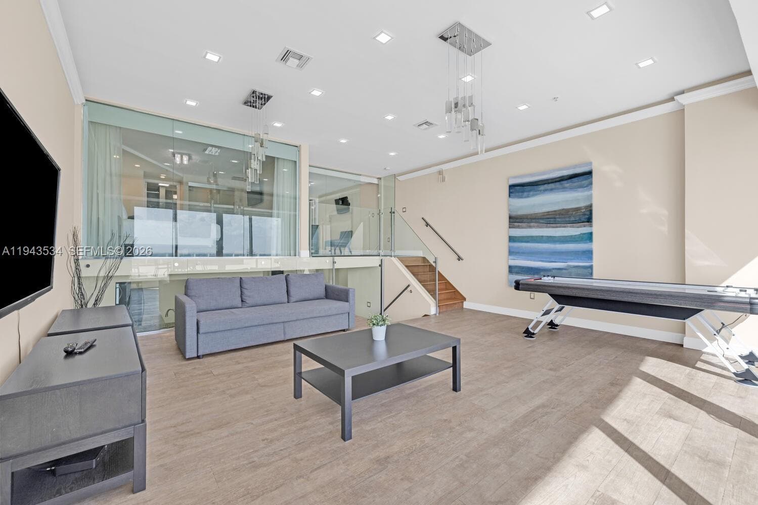 5445 Collins Ave # M12, Miami Beach FL 33140 — 25