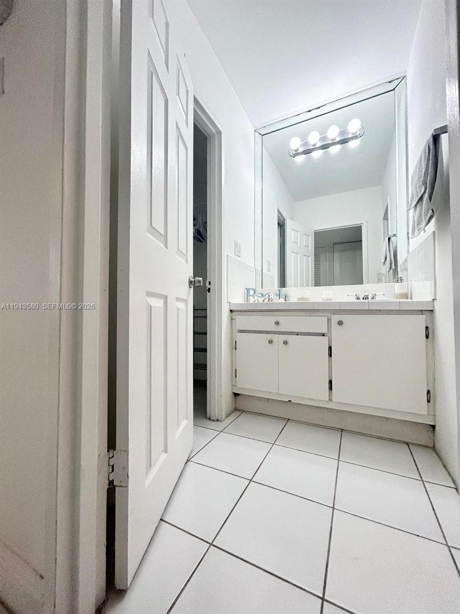 100 Lincoln Rd # 524, Miami Beach FL 33139 — 5