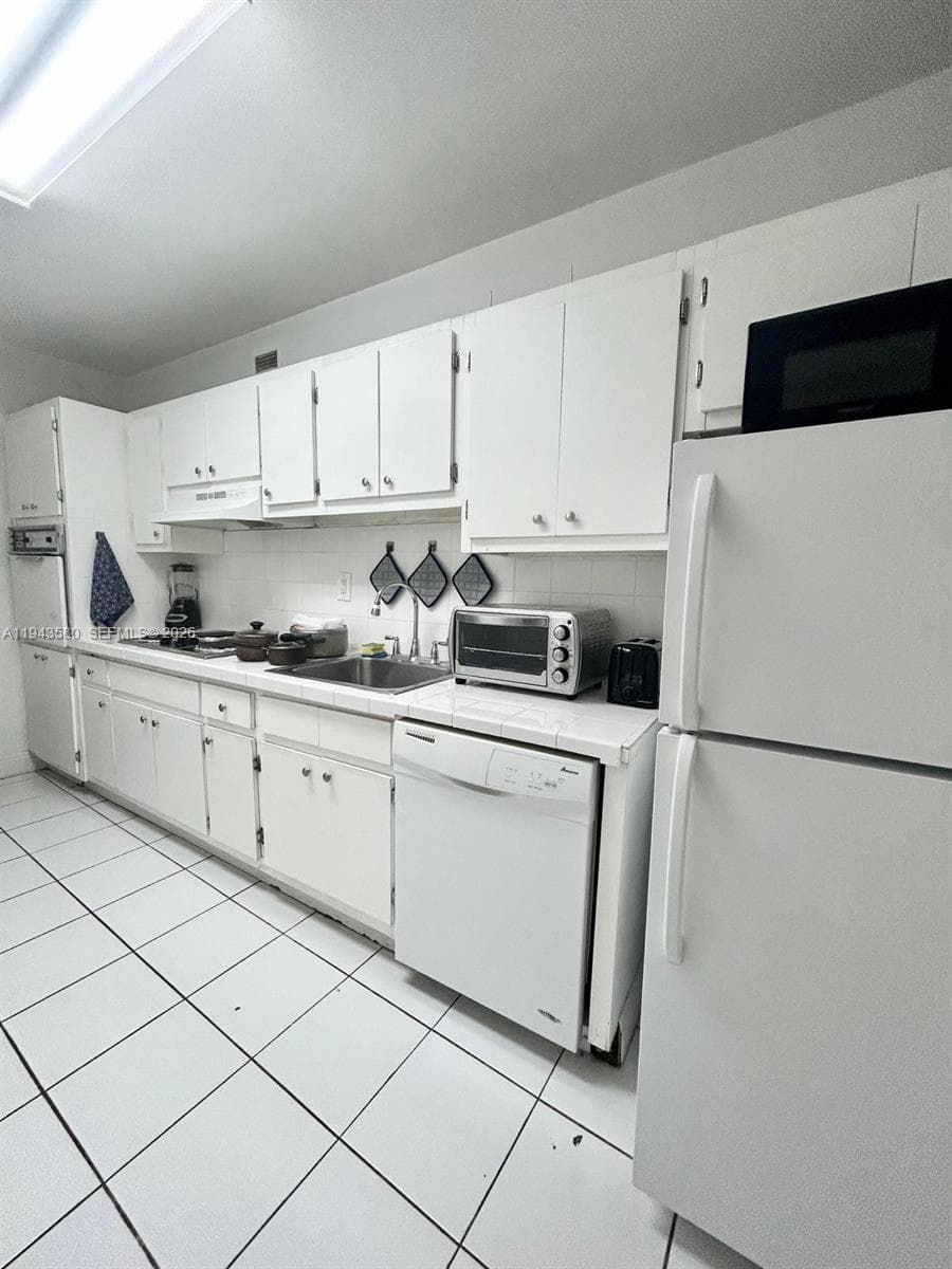 100 Lincoln Rd # 524, Miami Beach FL 33139 — 4