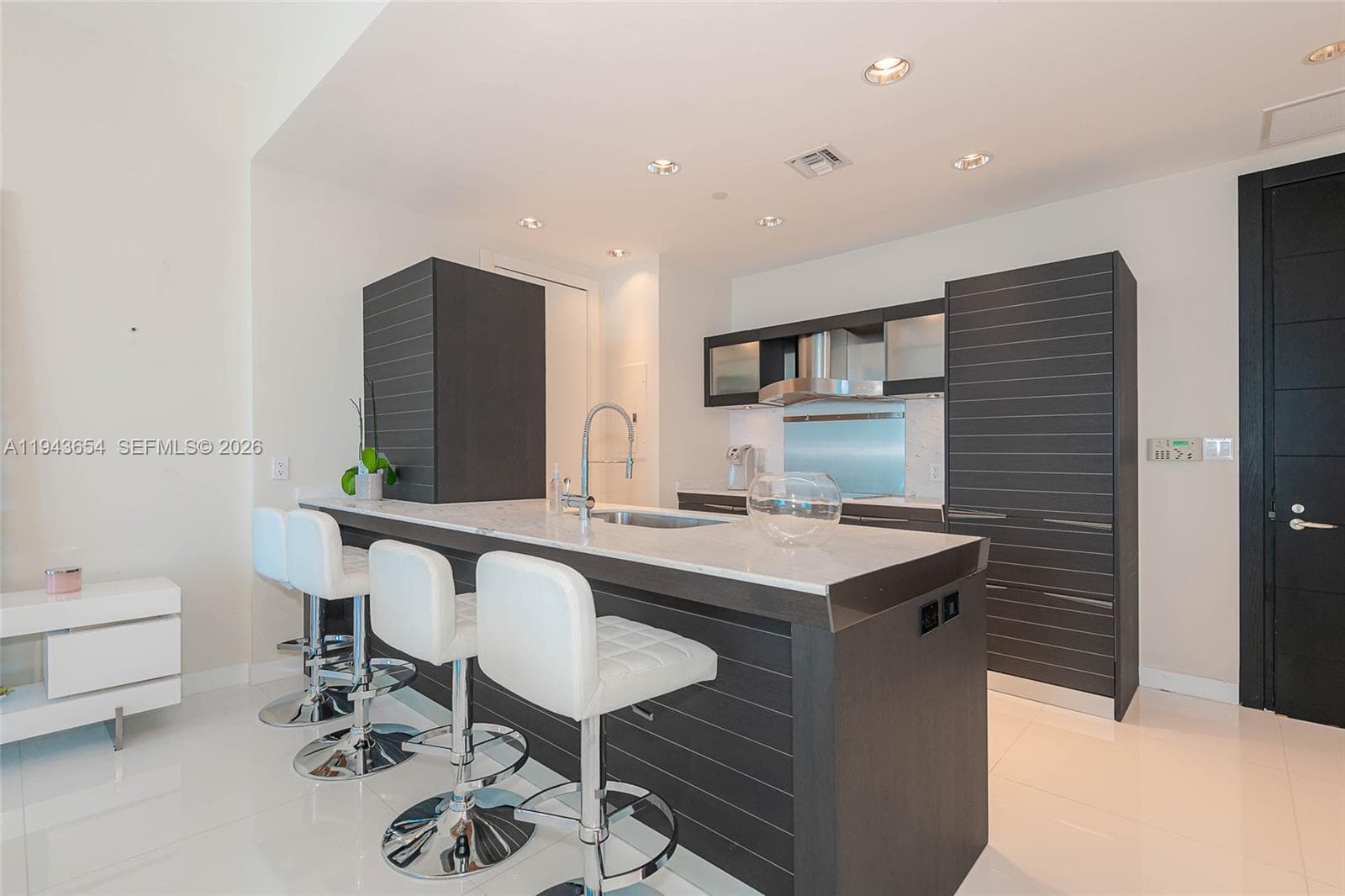 200 Biscayne Boulevard Way # 5109, Miami FL 33131 — 9