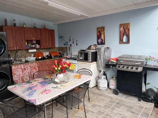 4211 W 10th Ln, Hialeah FL 33012 — 12