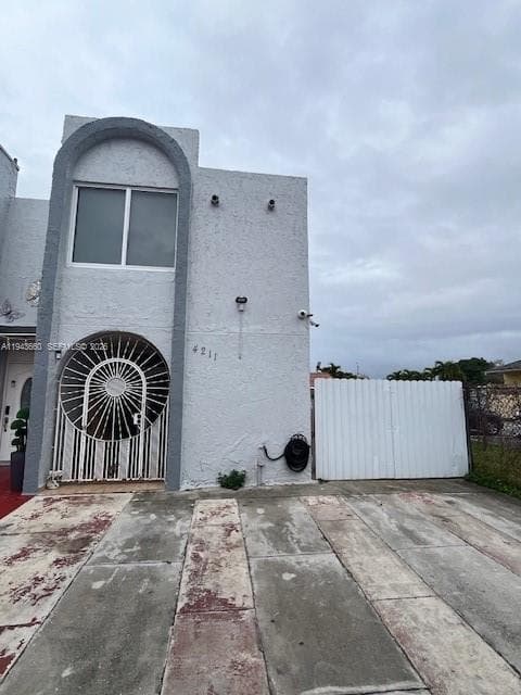 4211 W 10th Ln, Hialeah FL 33012 — 32