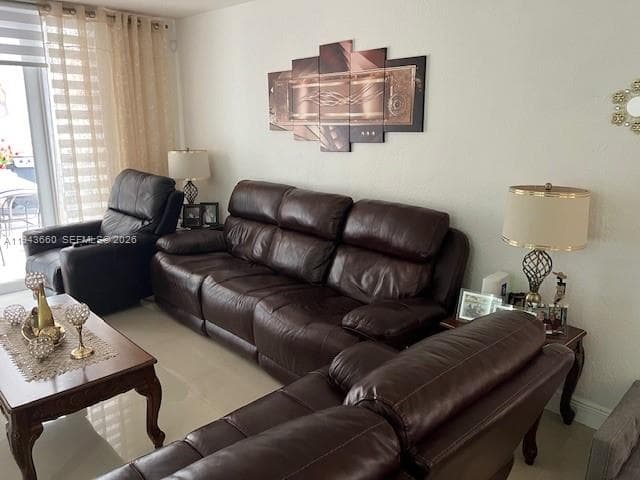 4211 W 10th Ln, Hialeah FL 33012 — 9