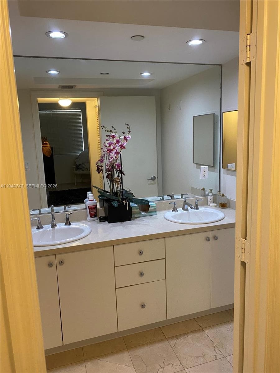 6917 Collins Ave # 426, Miami Beach FL 33141 — 6