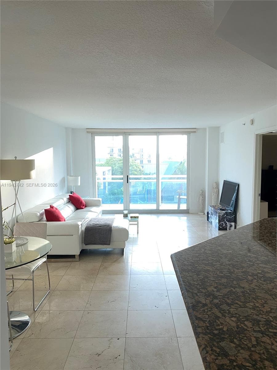 6917 Collins Ave # 426, Miami Beach FL 33141 — 1