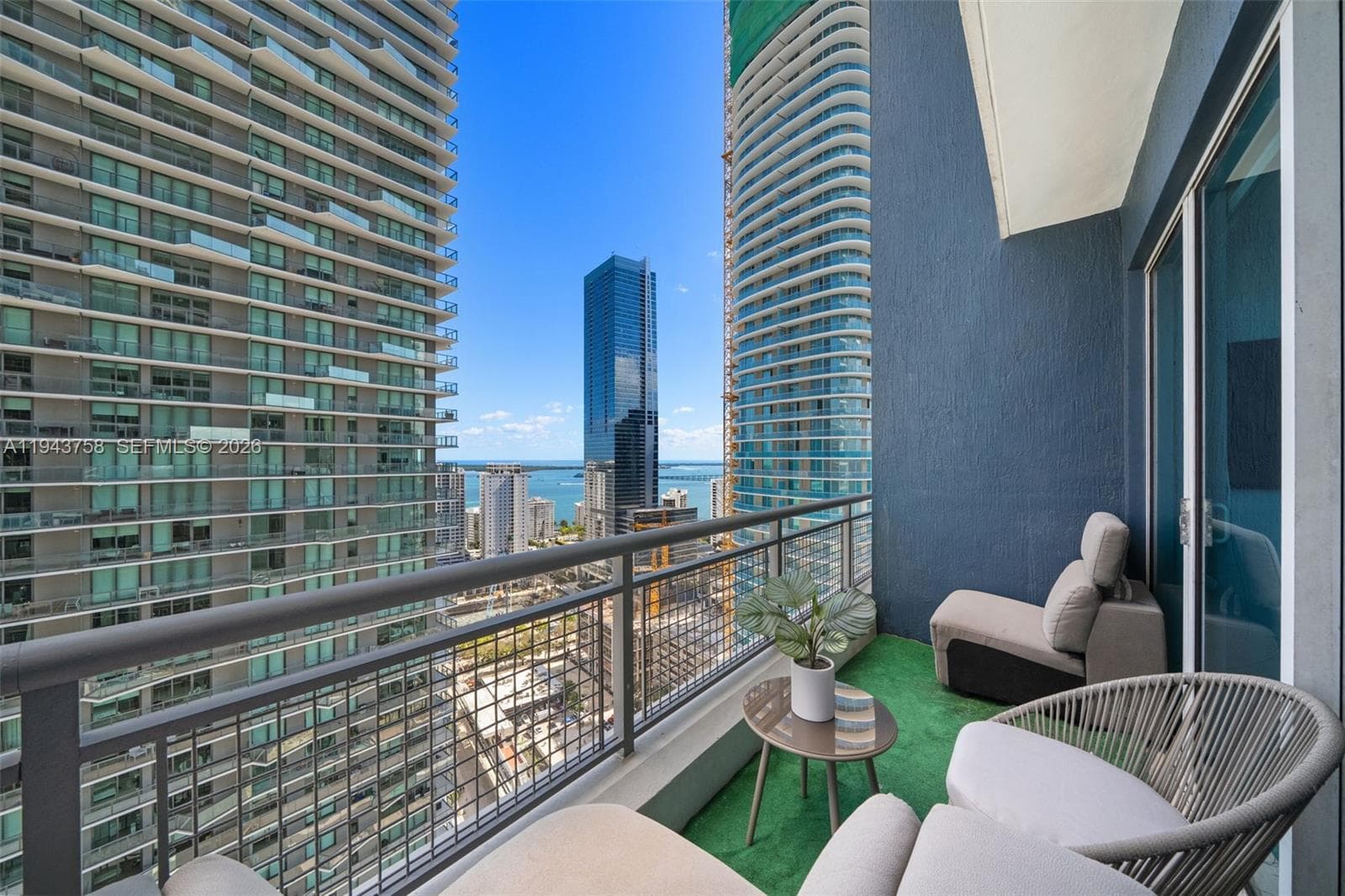 60 SW 13th St # 2812, Miami FL 33130 — 17